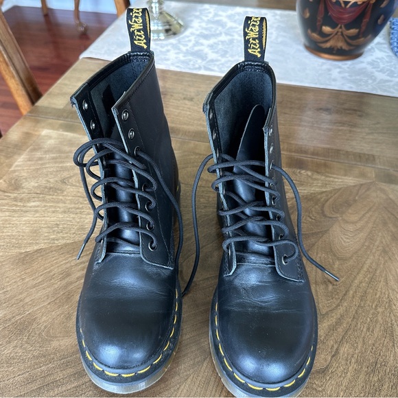 DR. MARTENS 11821 Original Boots - Picture 2 of 9